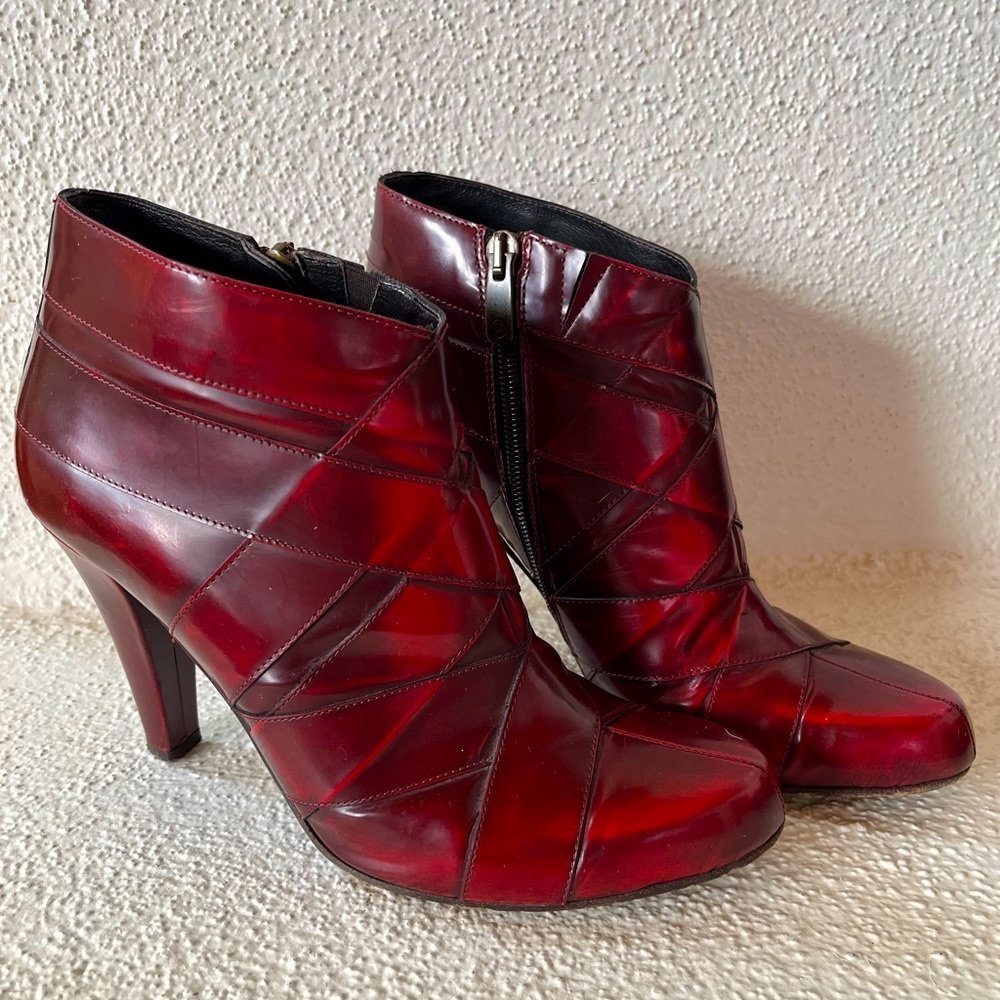 Red booties 👠